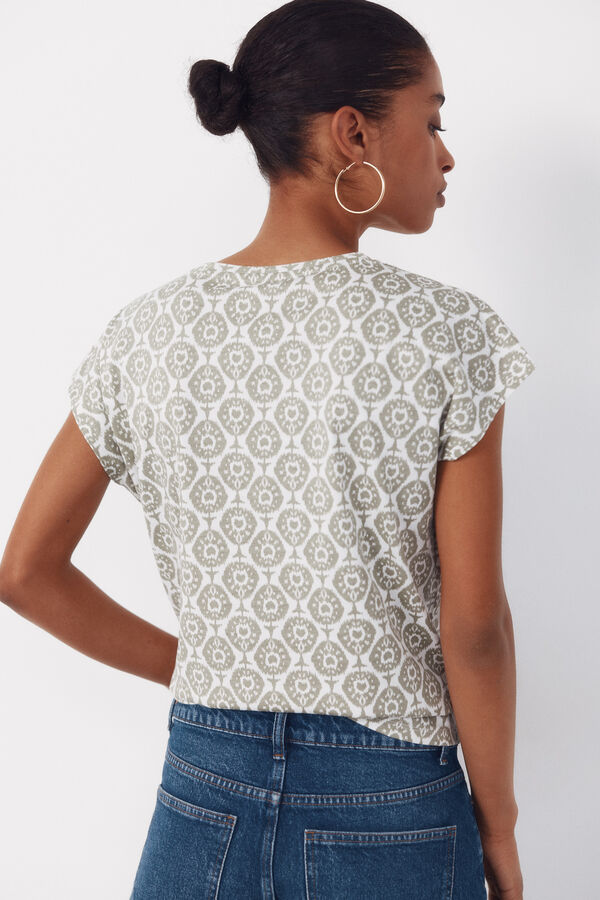 Cortefiel Camiseta b&aacute;sica botones dorados Estampado marr&oacute;n