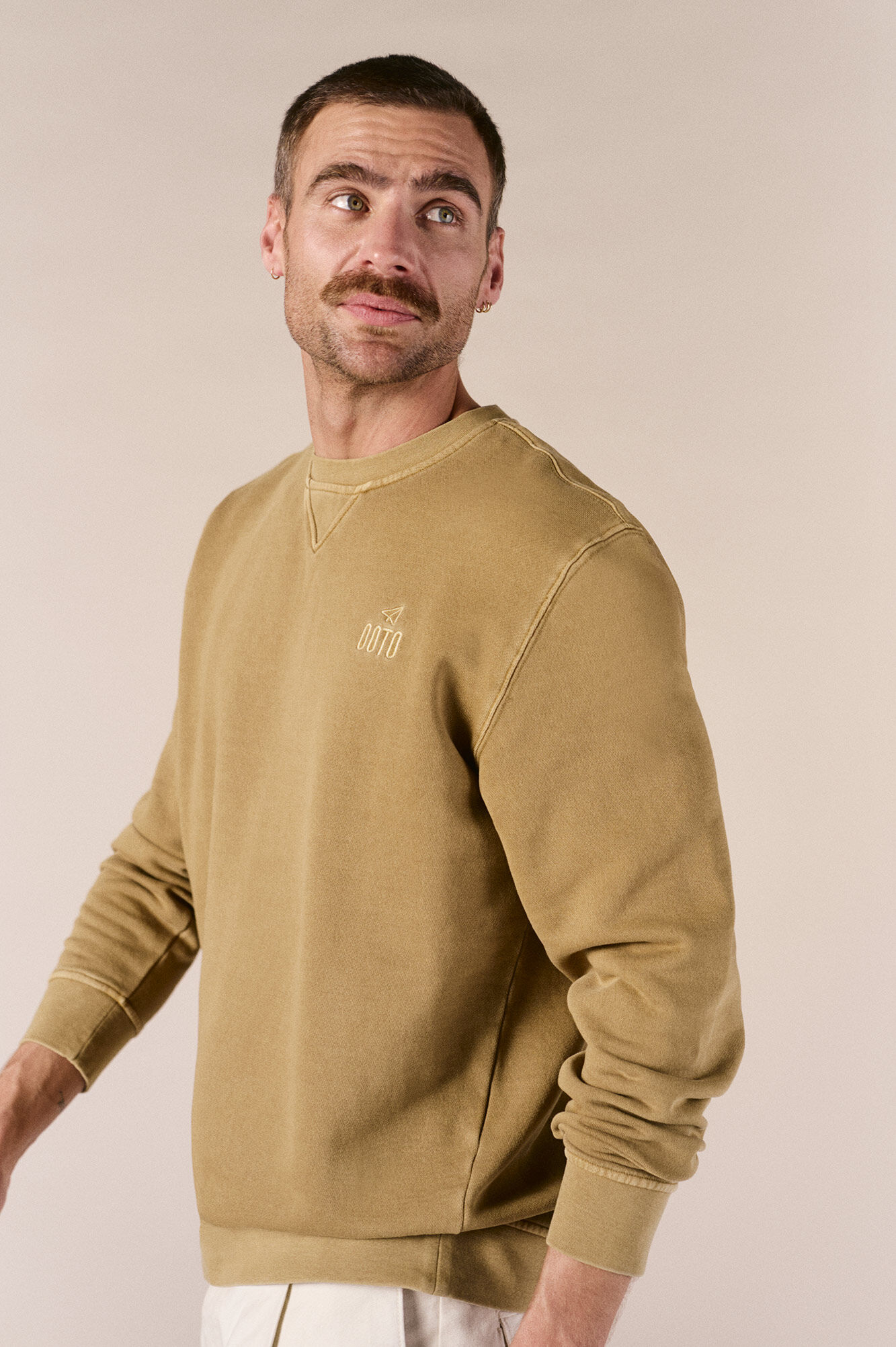 OOTO Sweatshirt b&aacute;sica lavada gola redonda