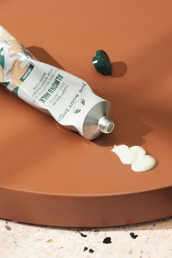 The Body Shop B&aacute;lsamo de Manos de Leche de Almendras 30ml Multicolor