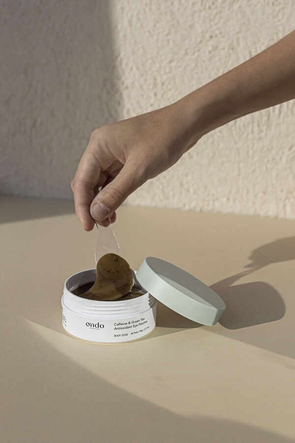 Ondo beauty 36.5 Tapa-olhos antioxidantes com cafe&iacute;na e ch&aacute; verde Branco