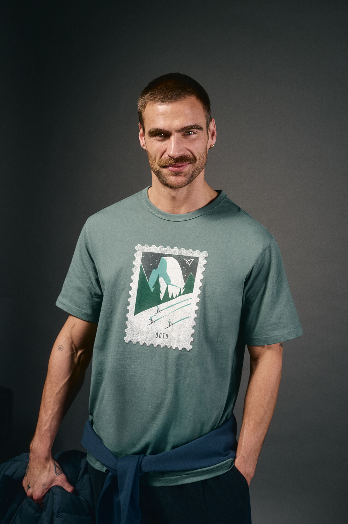 OOTO T-shirt gr&aacute;fica lavada