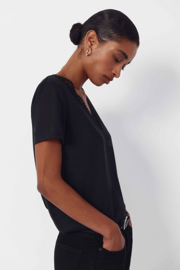 Cortefiel Camiseta pico pasamaneria Negro