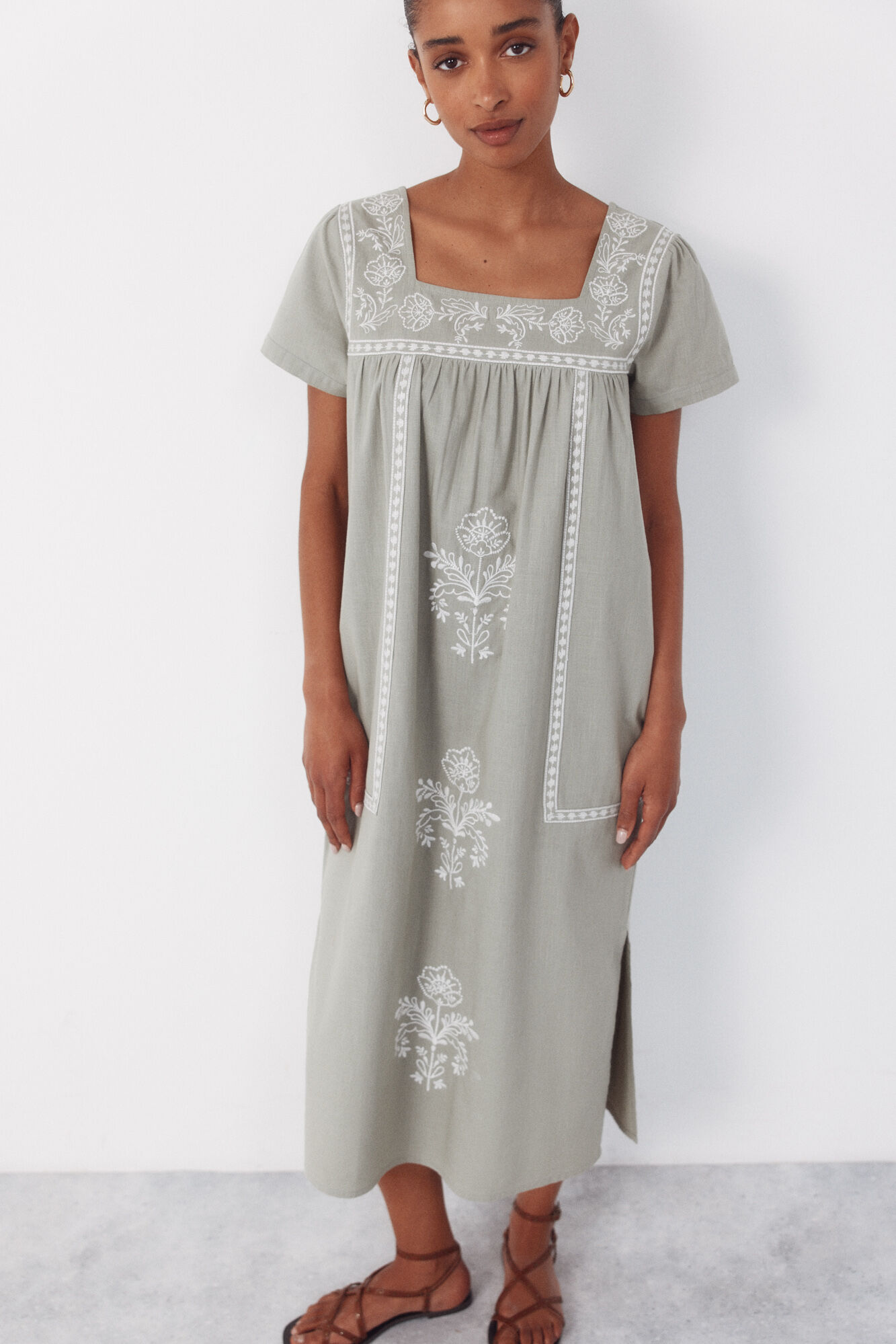 Cortefiel Vestido bordados florales