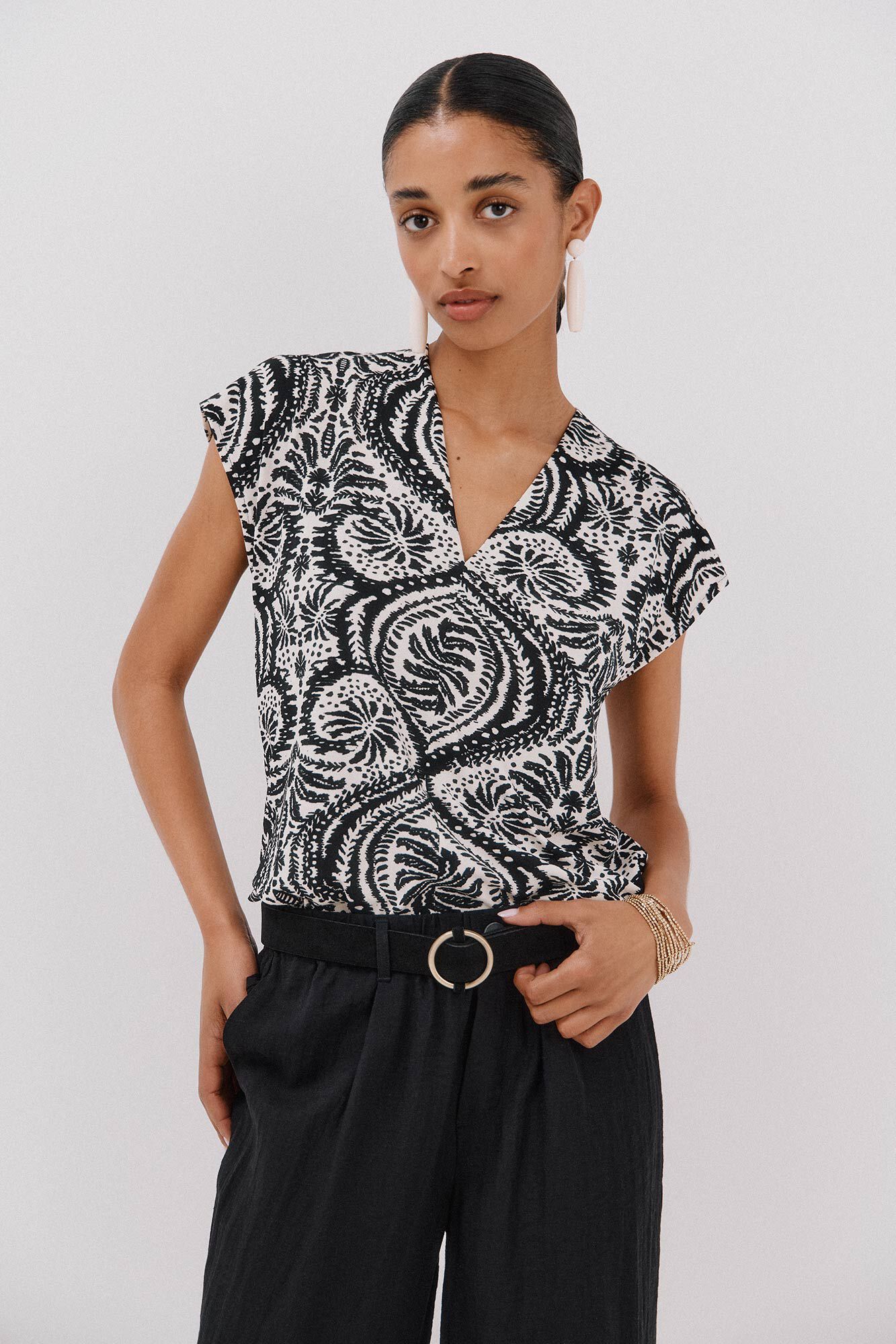 Cortefiel Camiseta estampada com decote em bico franzido