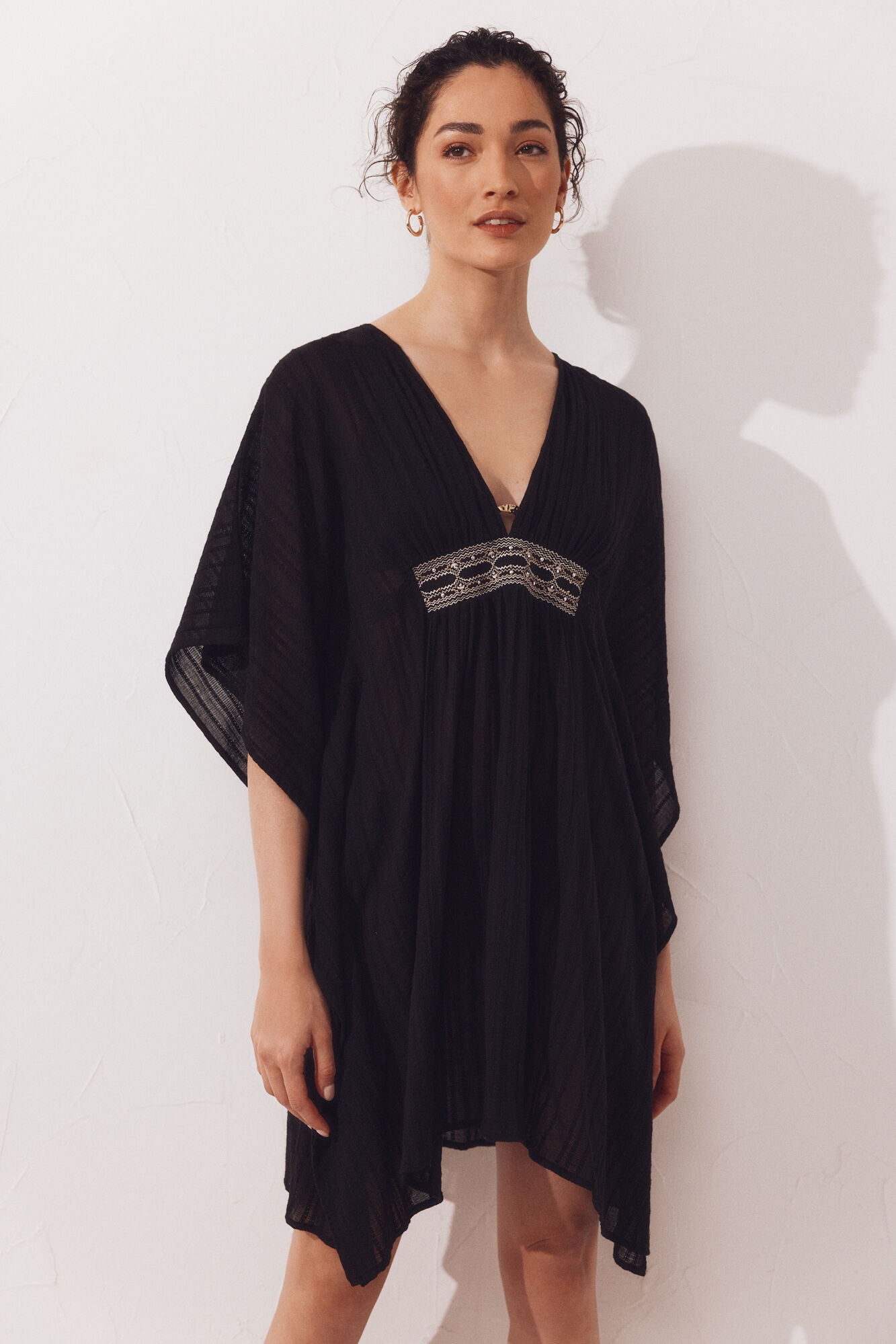 Cortefiel Caftan curto amplo bordado