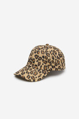 Cortefiel Gorra estampada efecto leopardo Marr&oacute;n
