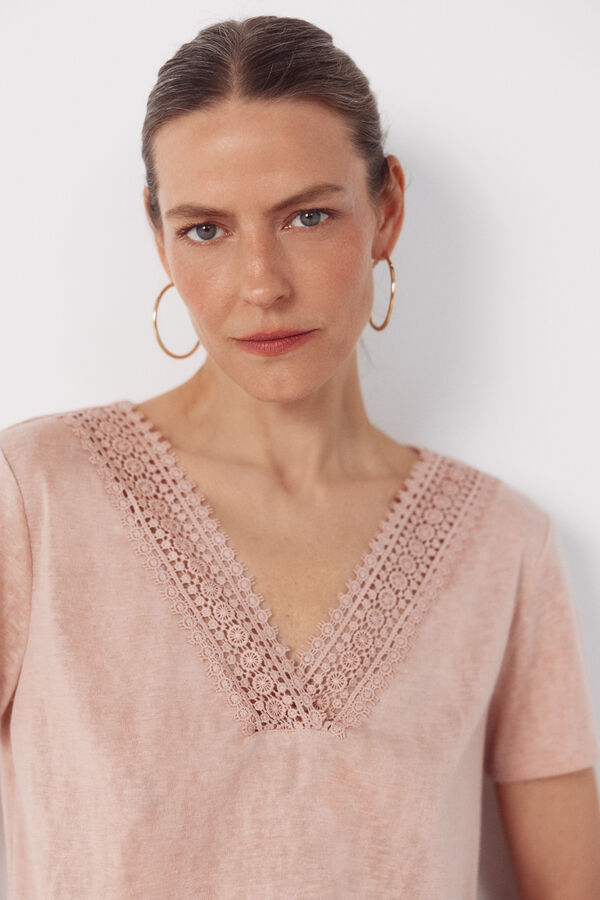 Cortefiel Camiseta pico pasamaneria Rosa