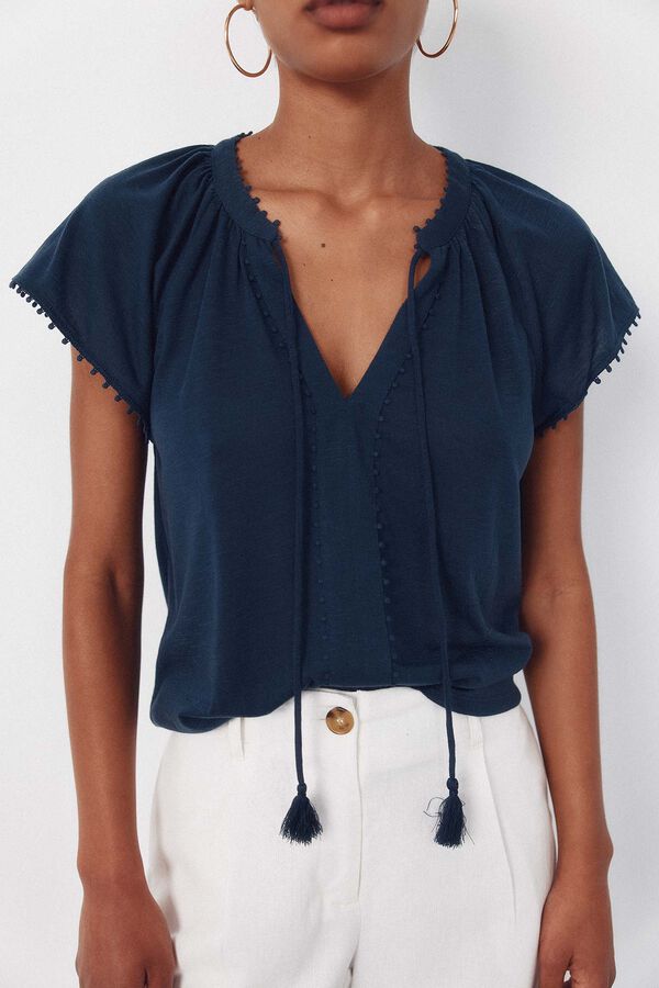 Cortefiel Camiseta fluida com detalhes. Azul