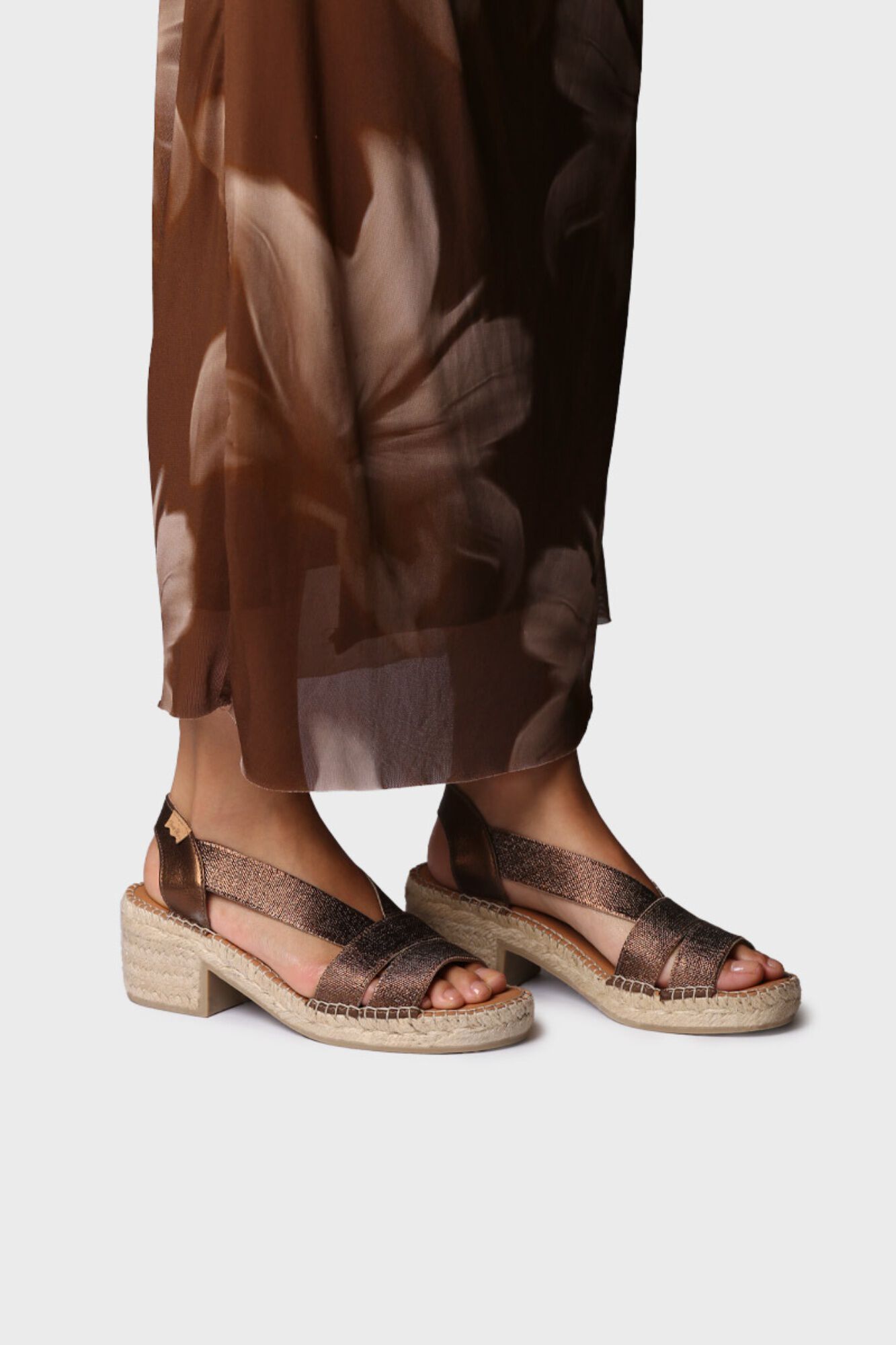 Toni Pons Sand&aacute;lia de salto em pele com el&aacute;sticos