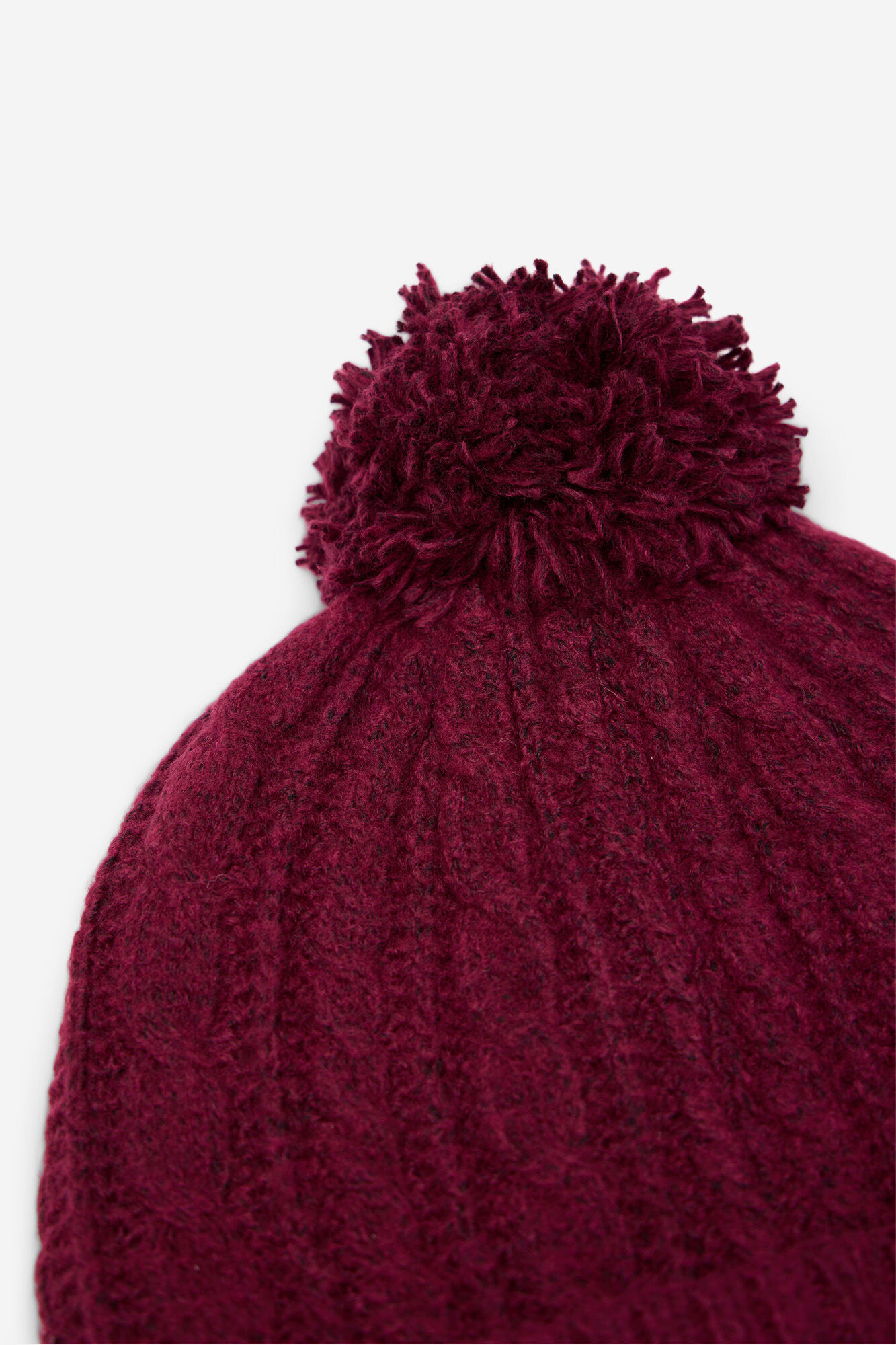 Cortefiel Gorro punto pomp&oacute;n