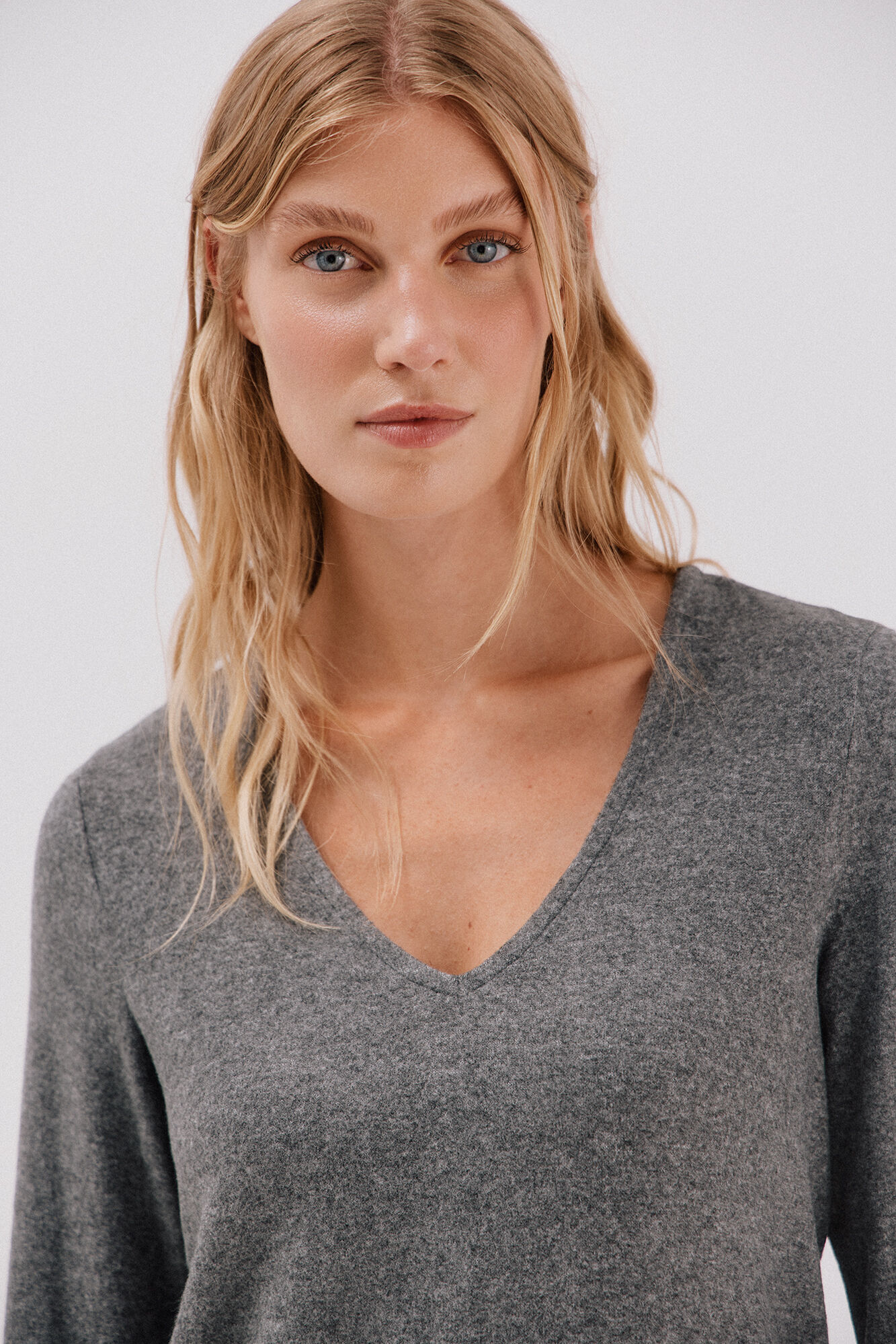 Cortefiel T-shirt b&aacute;sica gola em bico