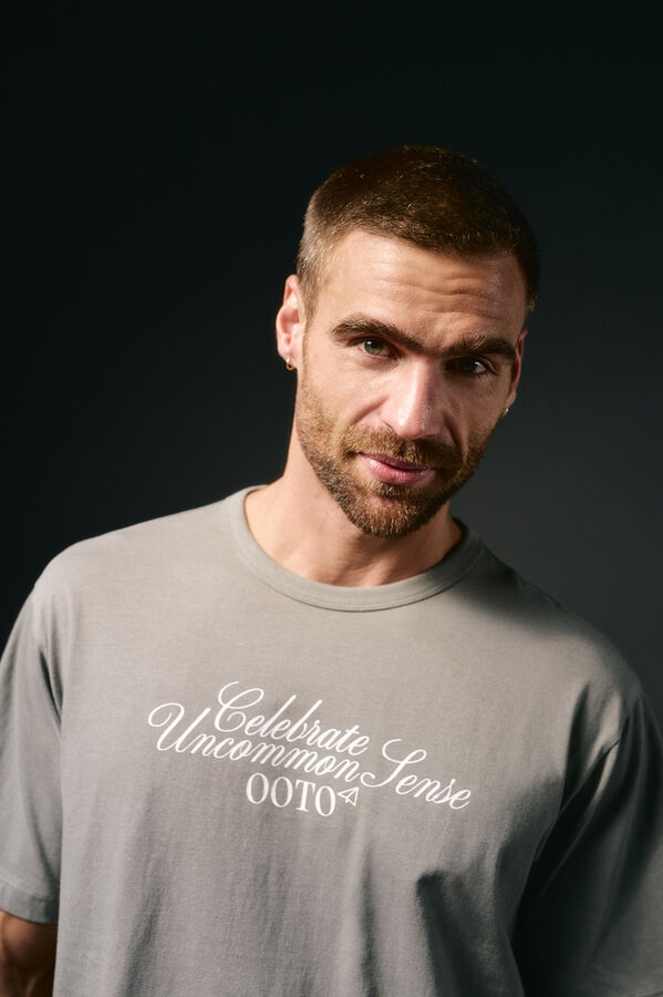 OOTO Camiseta gr&aacute;fica lavada Kaki