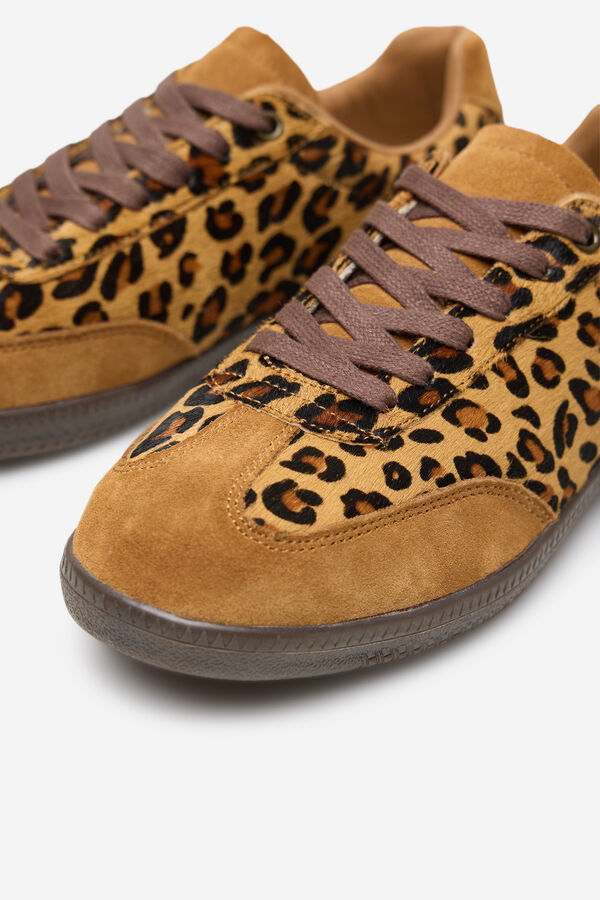 Cortefiel Zapatilla deportiva piel leopardo Estampado marr&oacute;n
