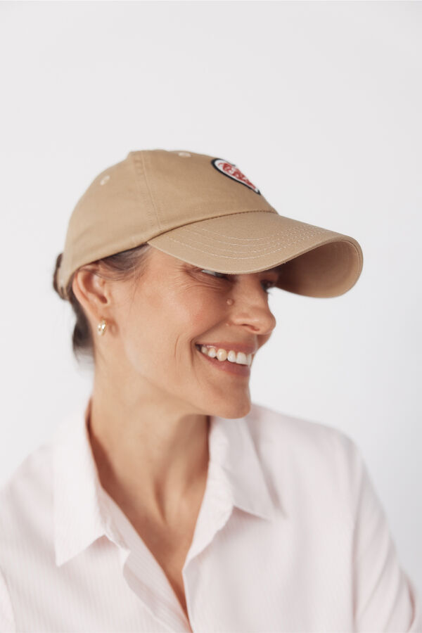 Cortefiel Little hearts cap Beige
