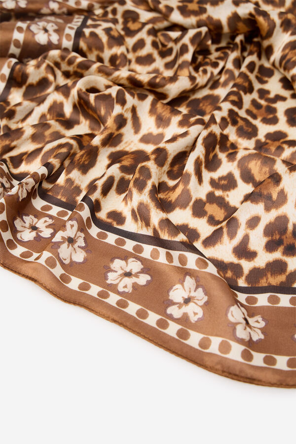 Pañuelo estampado leopardo Fulares y pañuelos de mujer WomenSecret