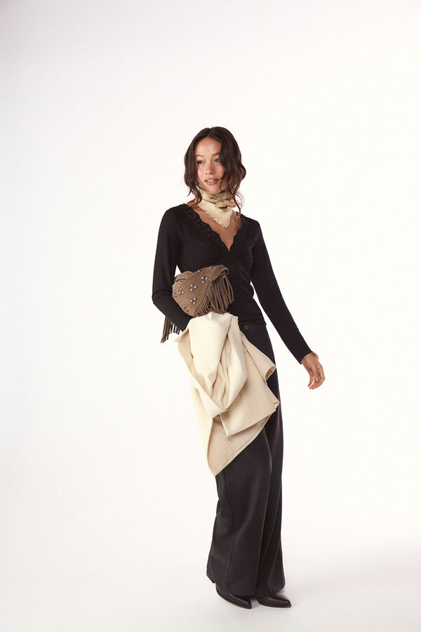 Slowlove Top com estrutura e detalhes de renda Preto