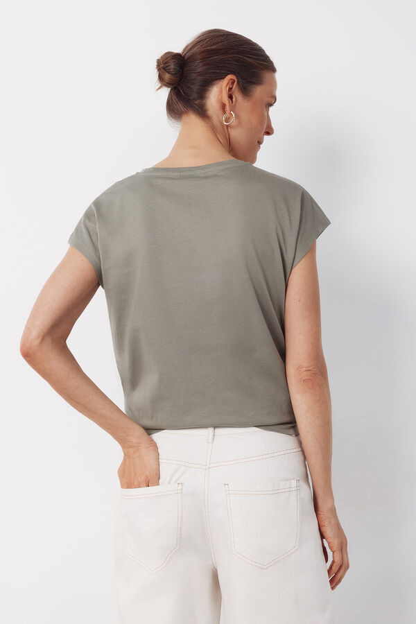 Cortefiel Camiseta b&aacute;sica botones dorados Kaki