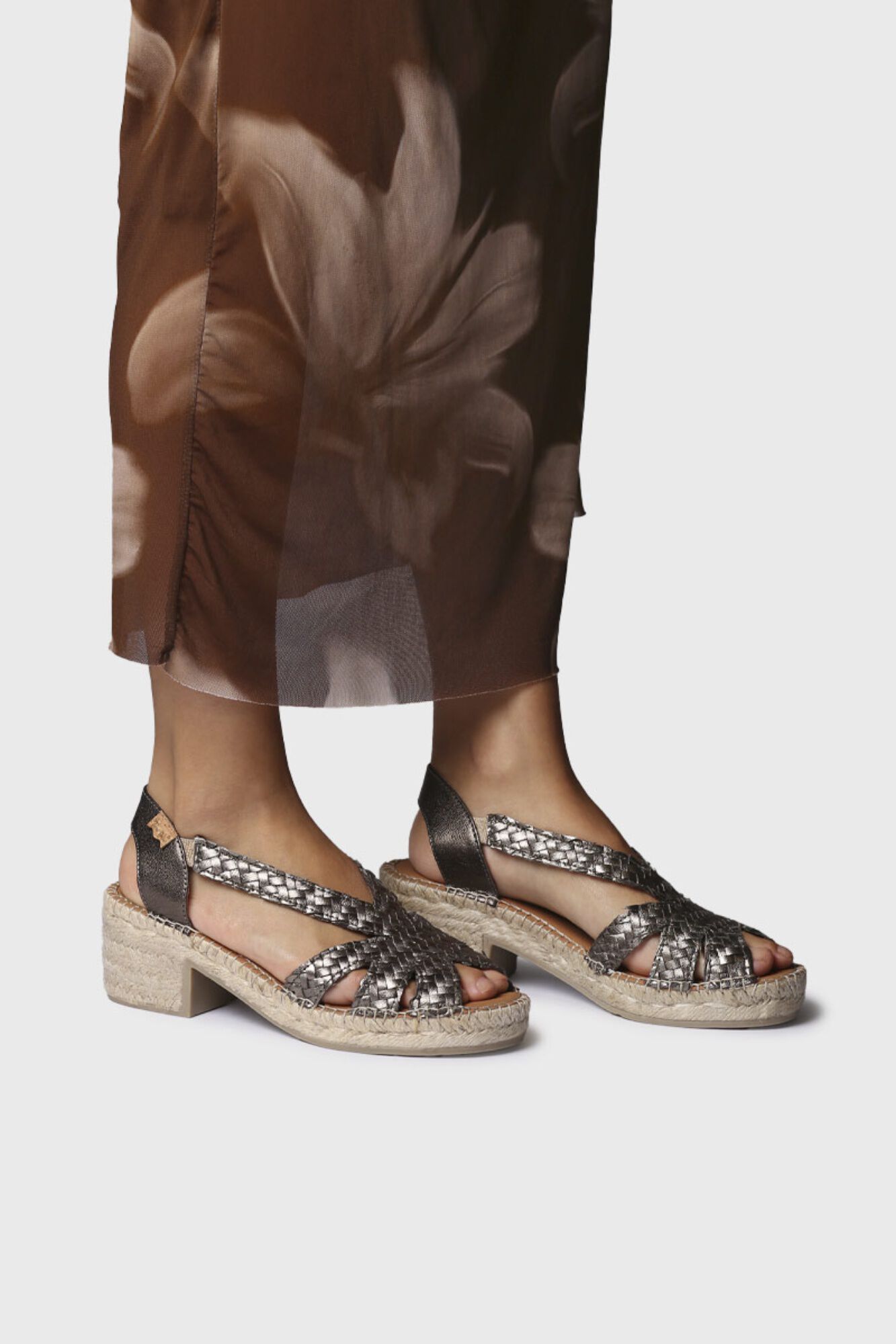 Toni Pons Sand&aacute;lia de salto em pele entran&ccedil;ada