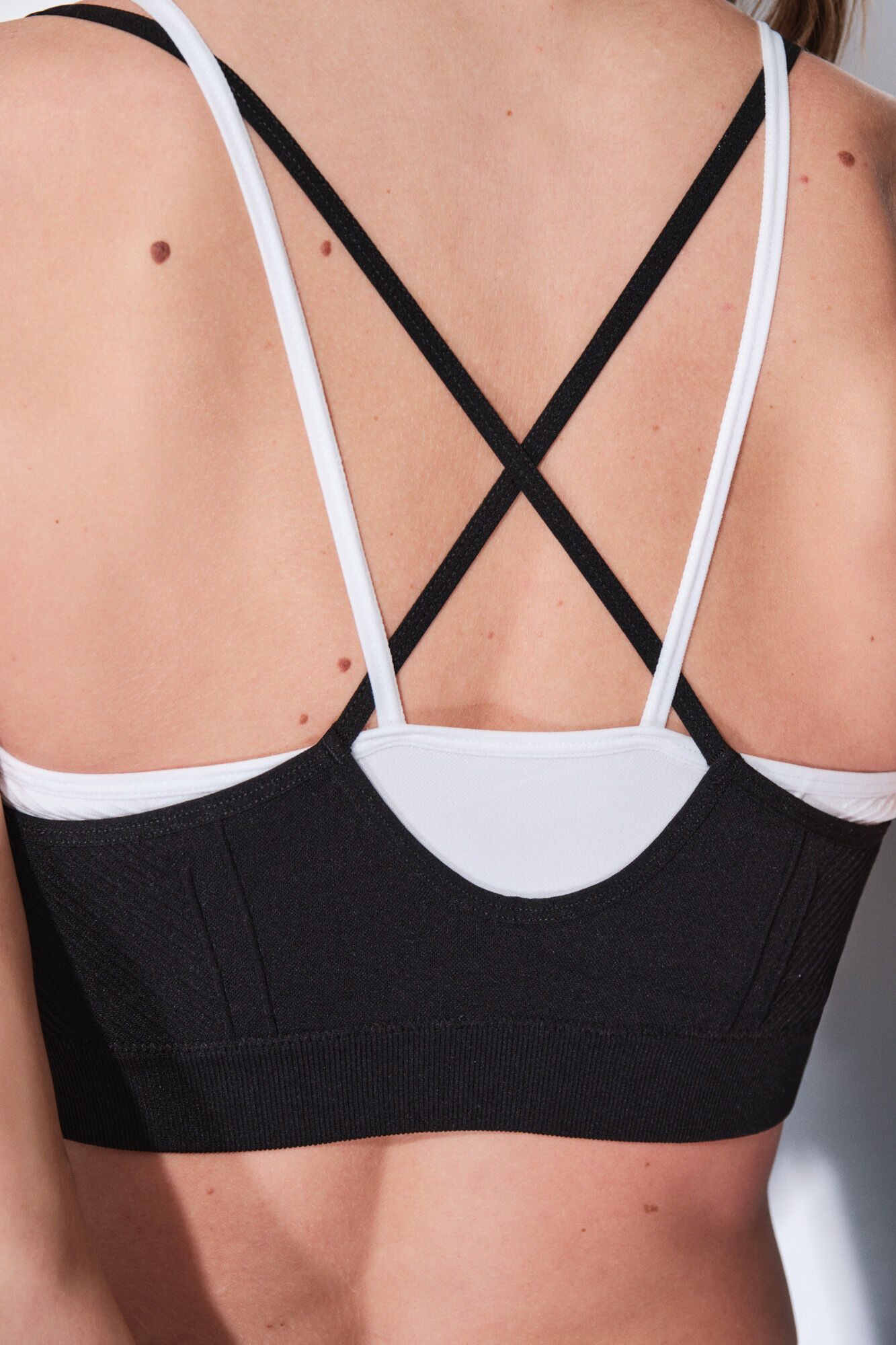 Dash and Stars Crni sportski grudnjak BEZ&Scaron;AVNE UDOBNOSTI