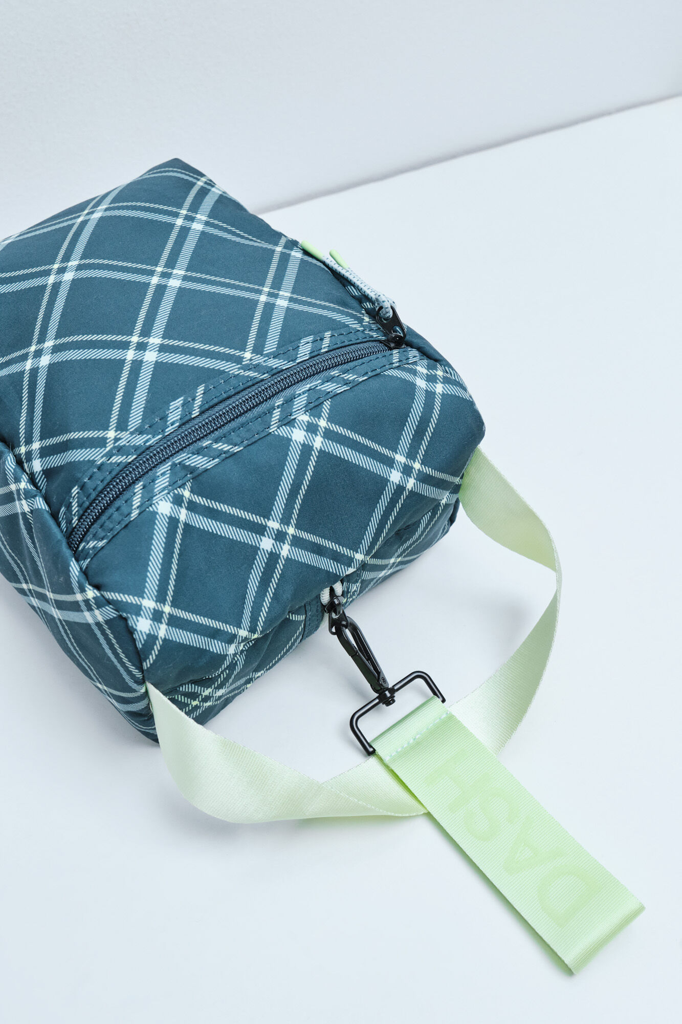 Dash and Stars Green plaid vanity case