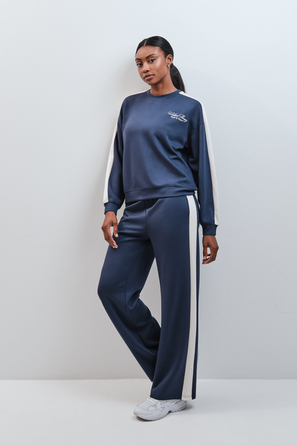 Dash and Stars Blaues Langarm-Sweatshirt mit Soft-Touch