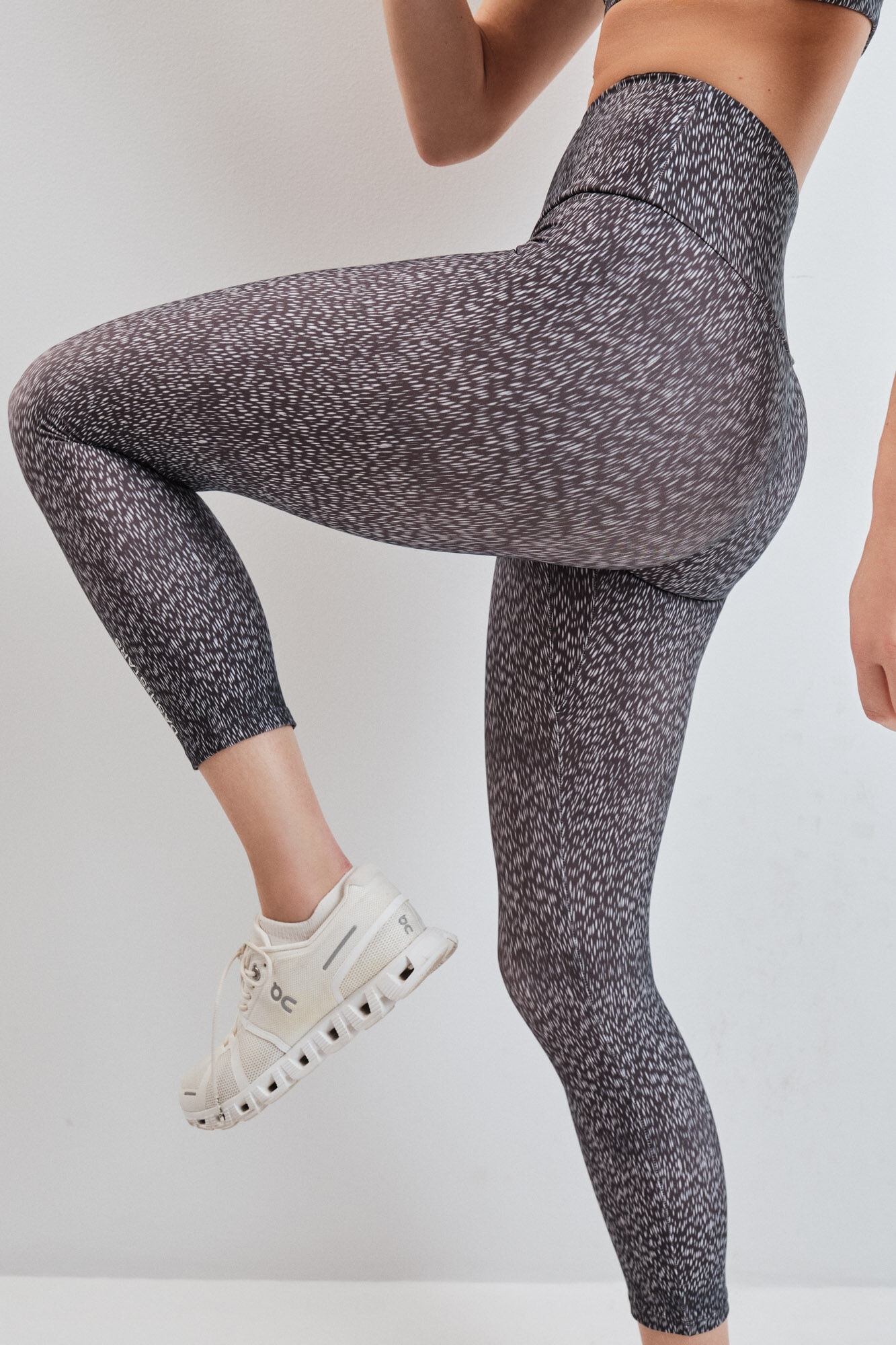 Dash and Stars Bitonal print 4D STRETCH crop leggings