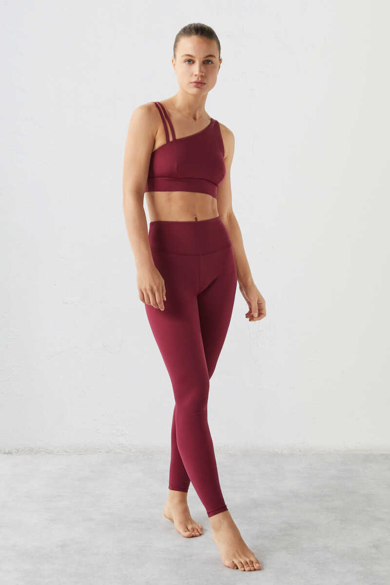 Dash and Stars Asymmetric Collagen Feel maroon sports top red