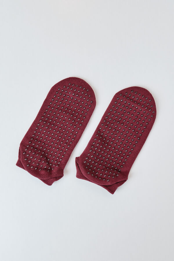 Dash and Stars Burgundy cotton ballet slipper socks red