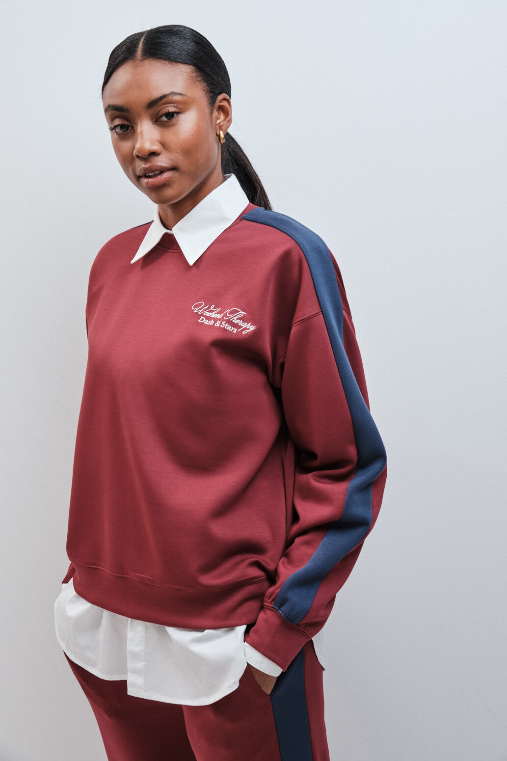 Dash and Stars Granatfarbenes Langarm-Sweatshirt mit Soft-Touch
