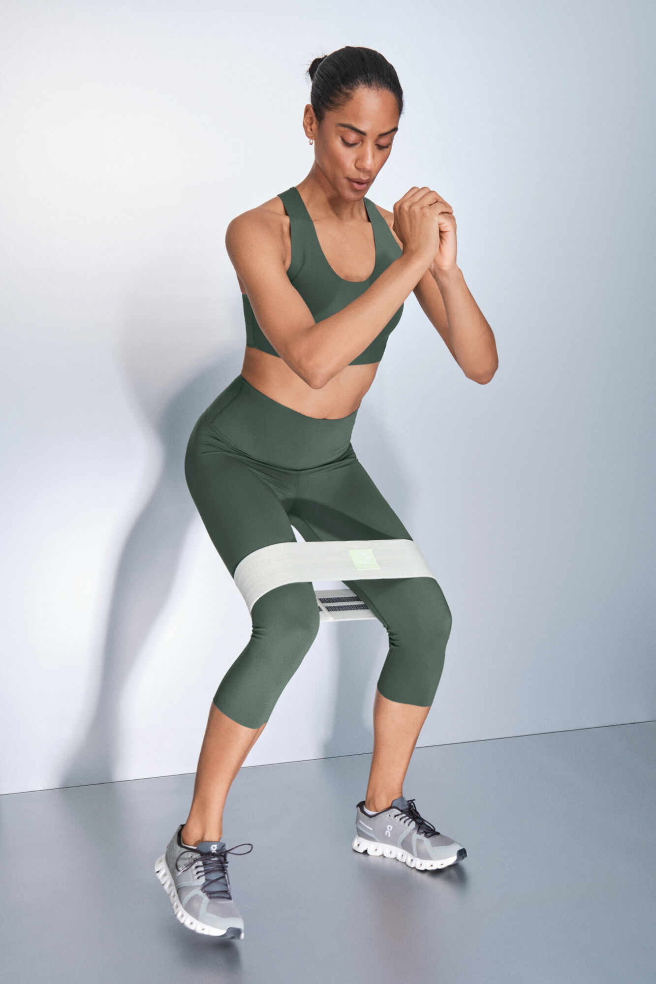 Dash and Stars COMPRESSIVE green capri leggings