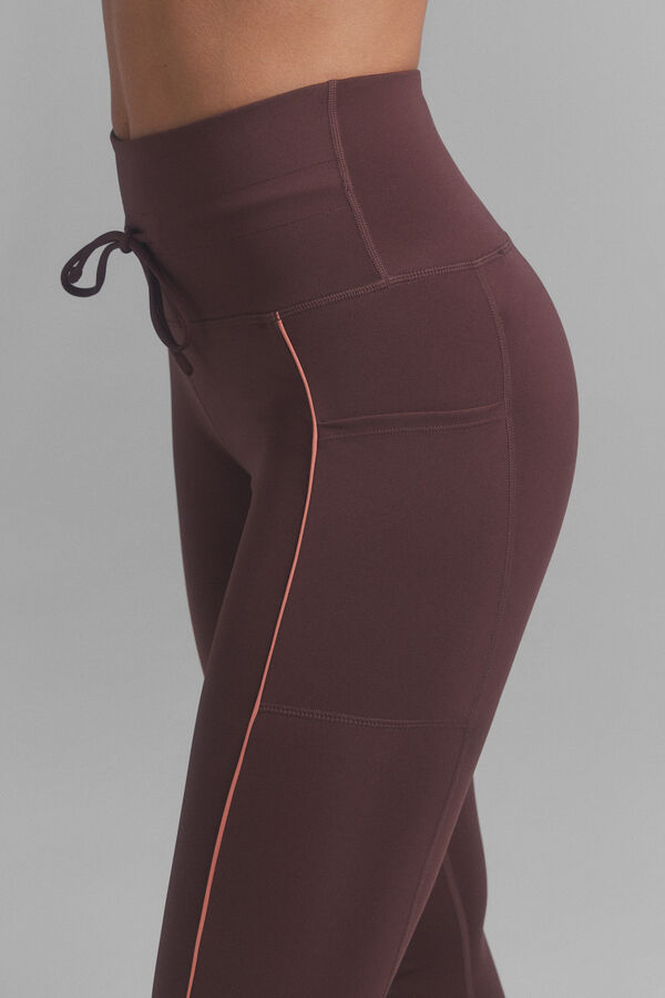 Dash and Stars 4D STRETCH leggings in maroon. printed