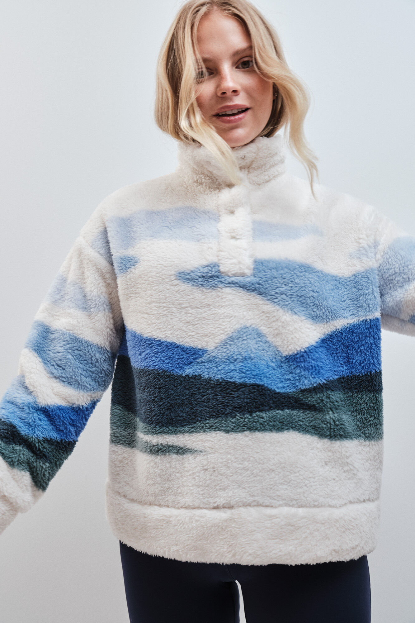 Dash and Stars Landscape print fleece sweatshirt