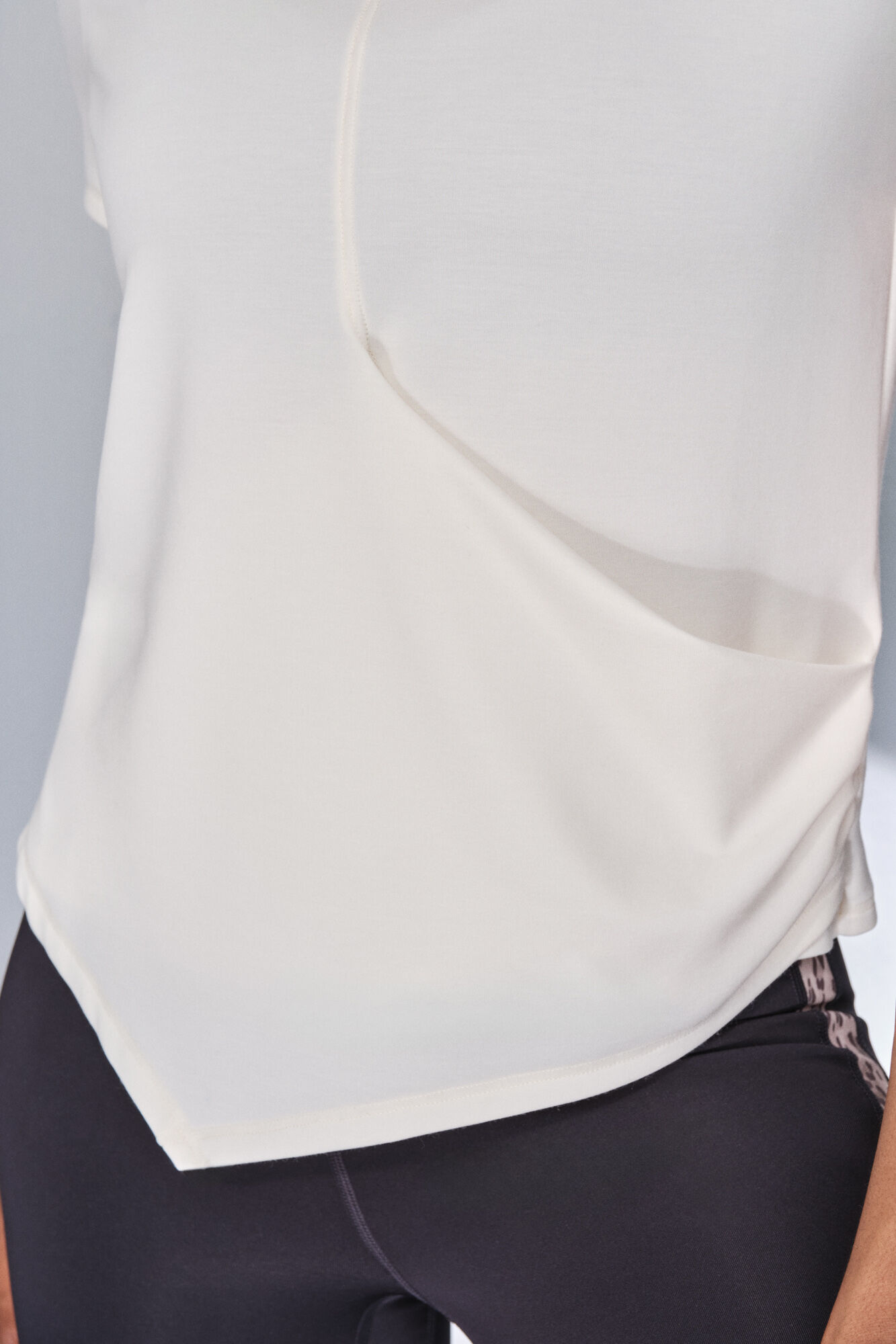 Dash and Stars Draped white short sleeve T-shirt 