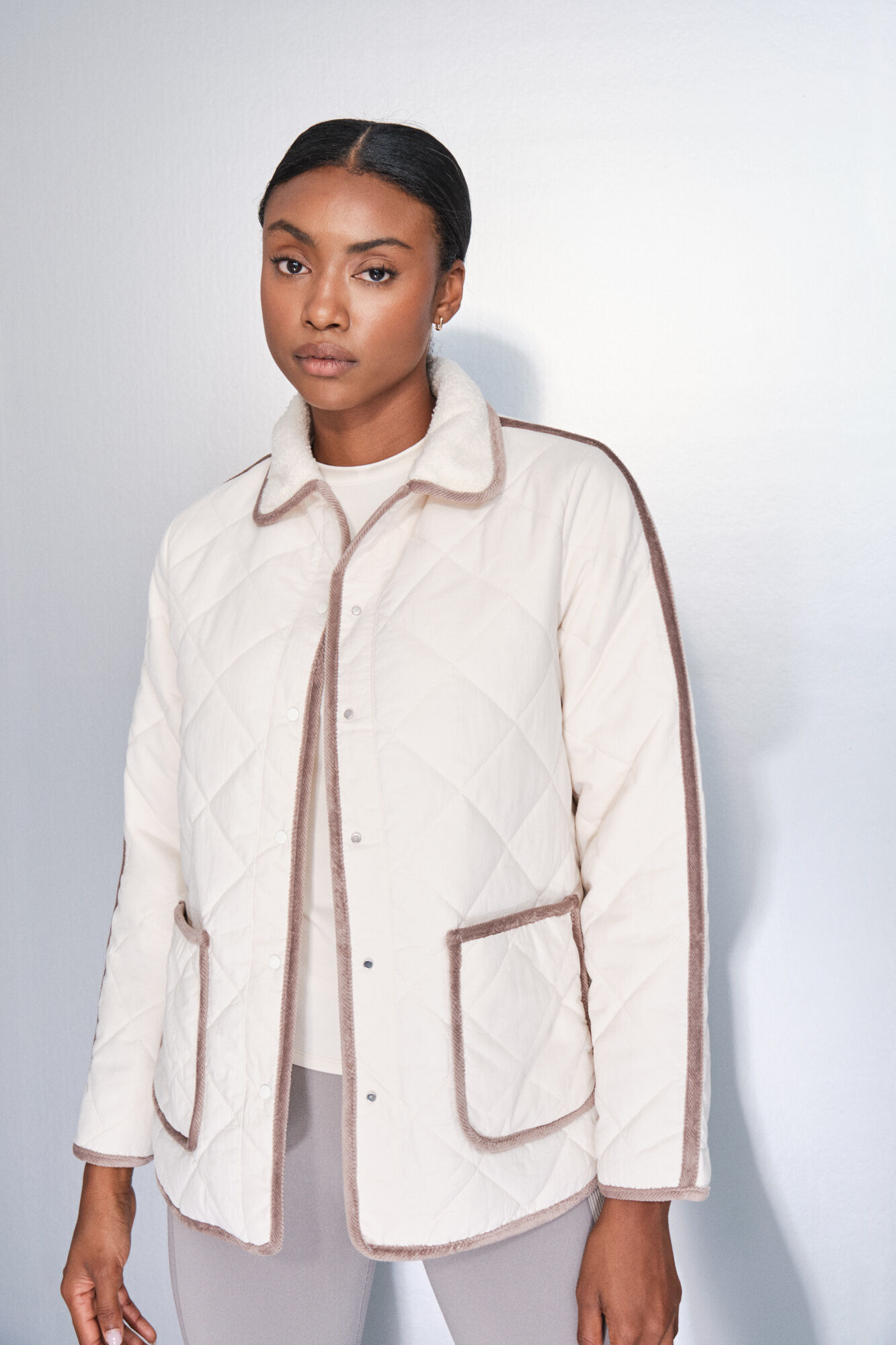 Dash and Stars Bež &scaron;tepana jakna sa dijamantima