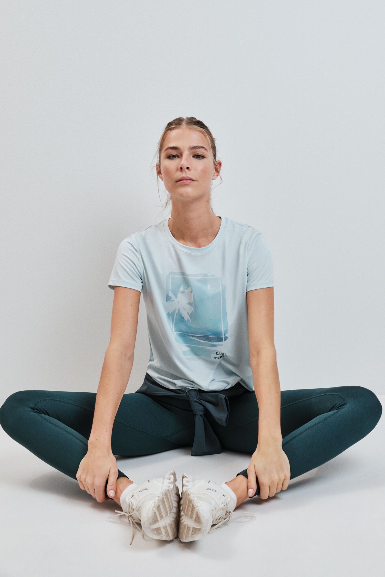 Dash and Stars BLUE Koszulka z kr&oacute;tkim rękawem z panelami mesh