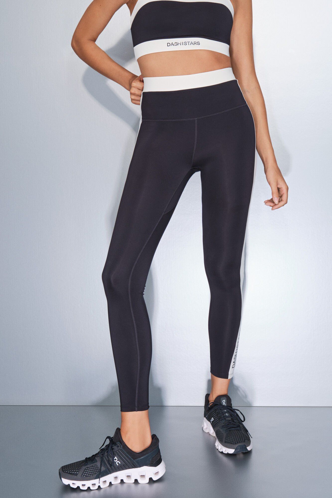 Dash and Stars Leggings 4D STRETCH tobillero negro y blanco