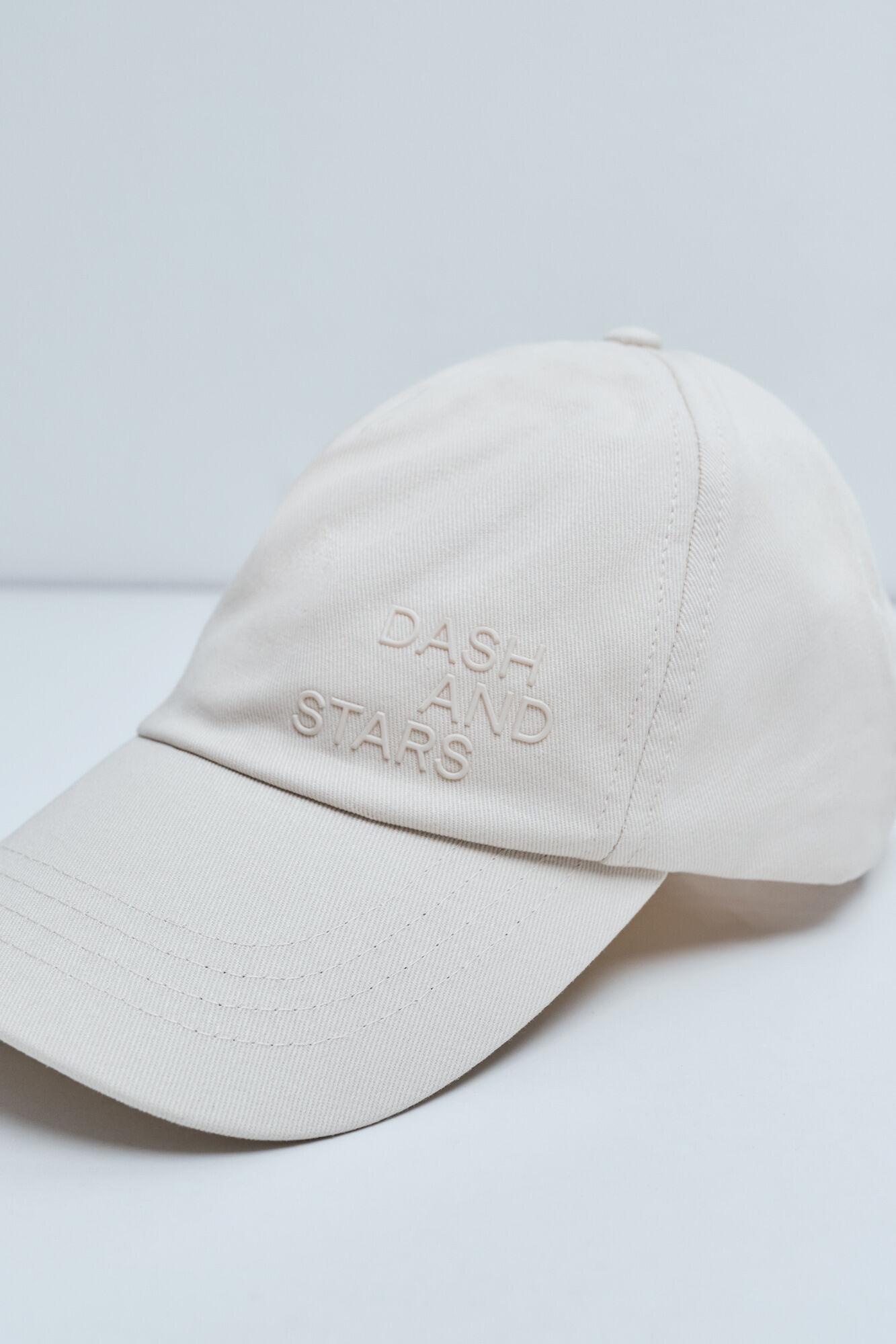 Dash and Stars Casquette de sport beige logo