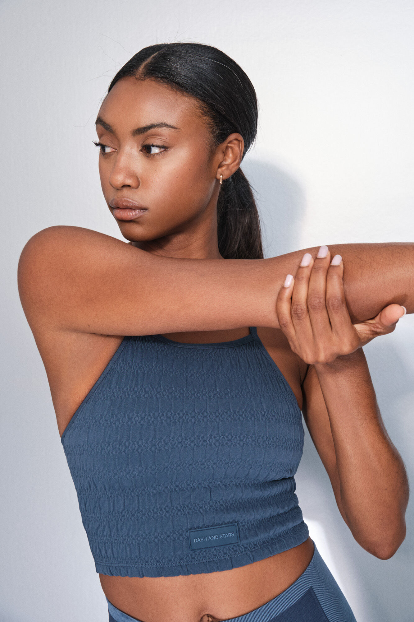 Dash and Stars Be&scaron;avni udobni sportski grudnjak Smock Blue