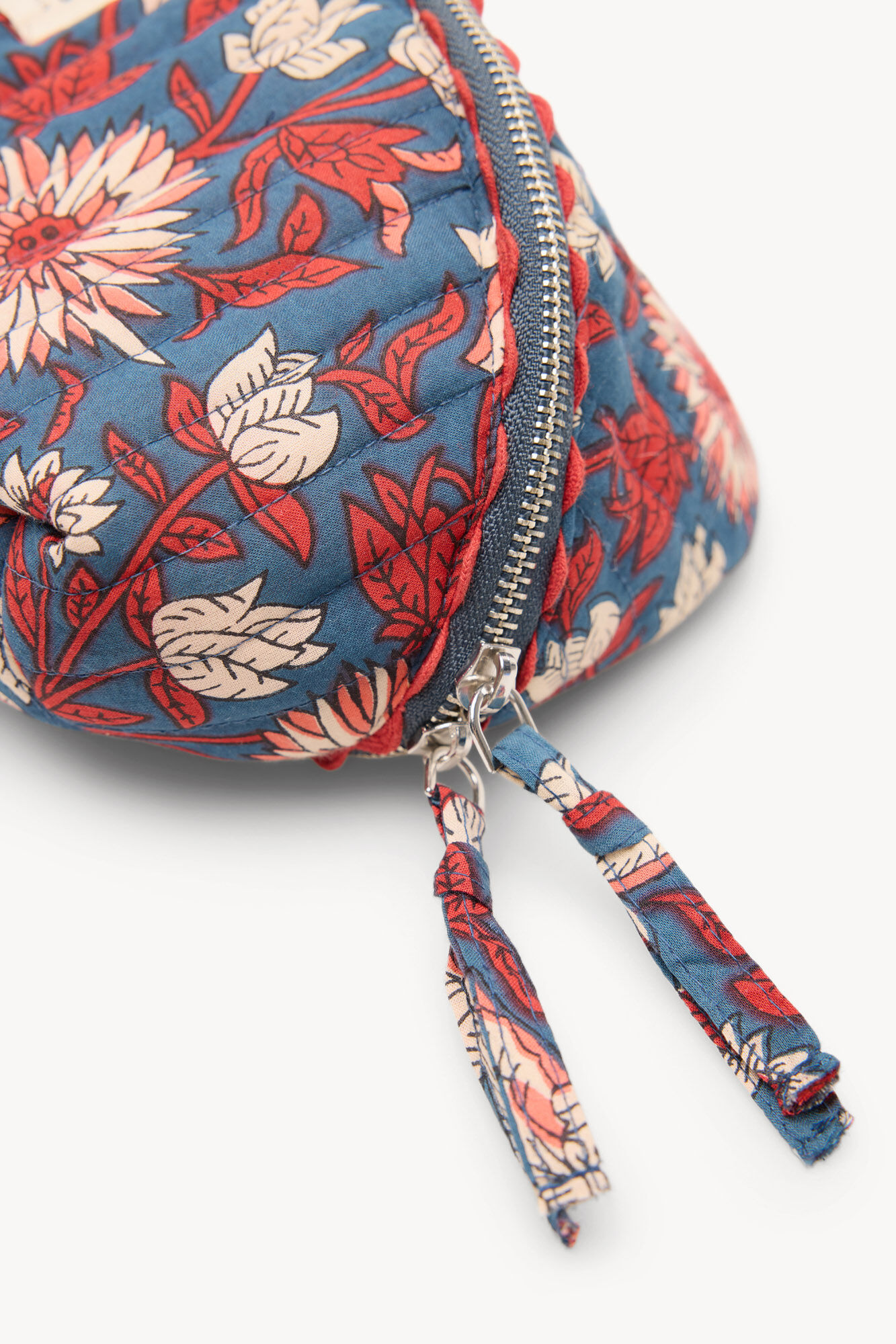 Hoss Intropia Loreta. Neceser grande estampado