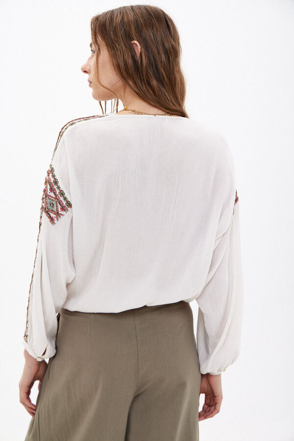 Hoss Intropia Estrella. Embroidered wrap blouse. Ivory