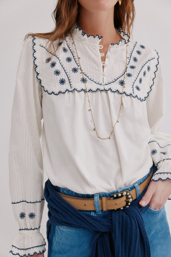 Hoss Intropia Melisa. Camiseta bordada Marfil