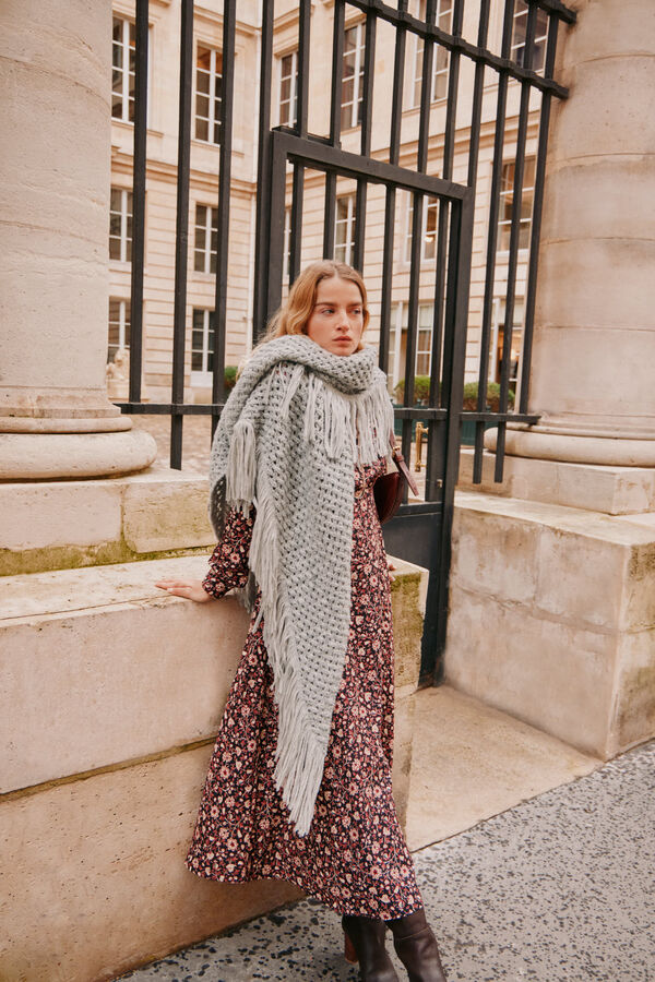 Hoss Intropia Nieves. Chal calado de flecos Gris