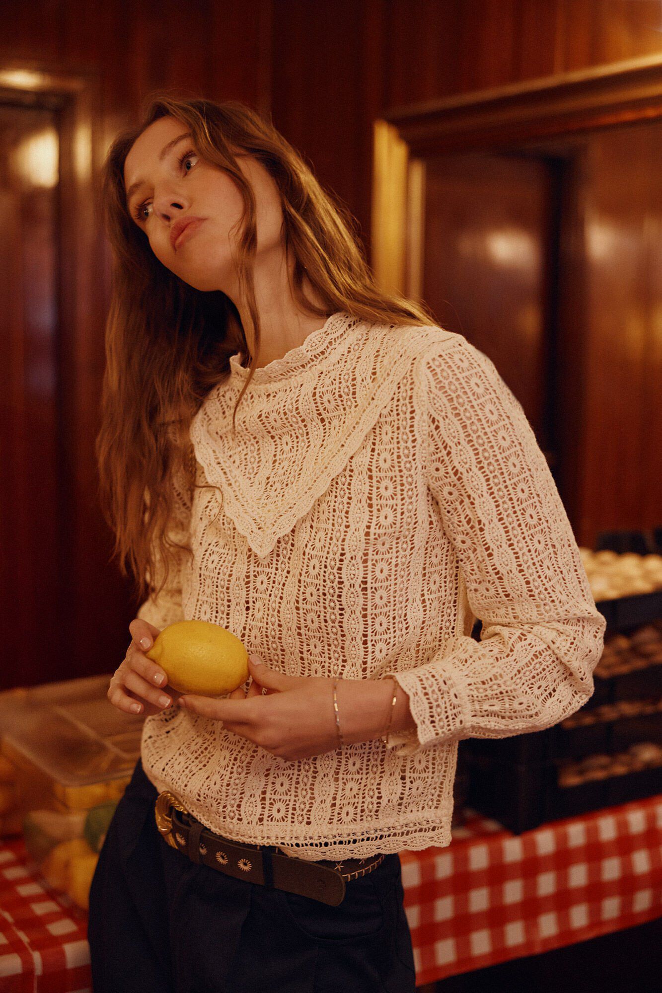 Hoss Intropia Camille. Blusa em renda guipir