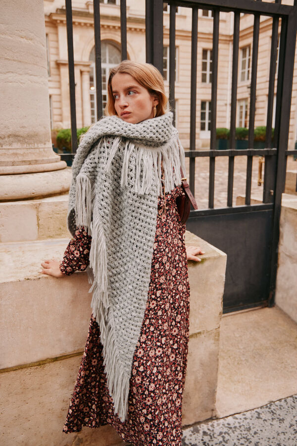 Hoss Intropia Nieves. Chal calado de flecos Gris