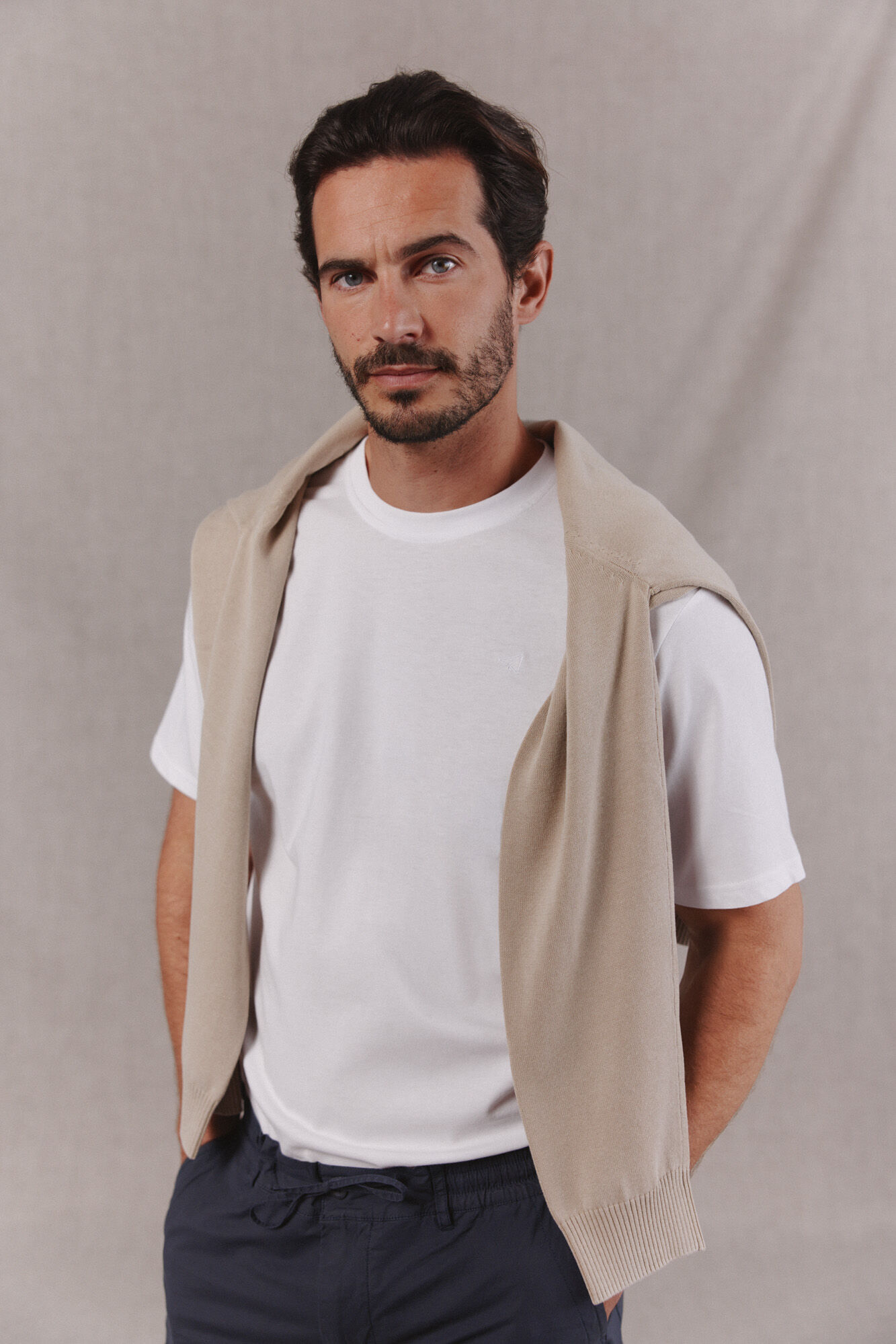 OOTO Camiseta b&aacute;sica lavada con bordado avi&oacute;n