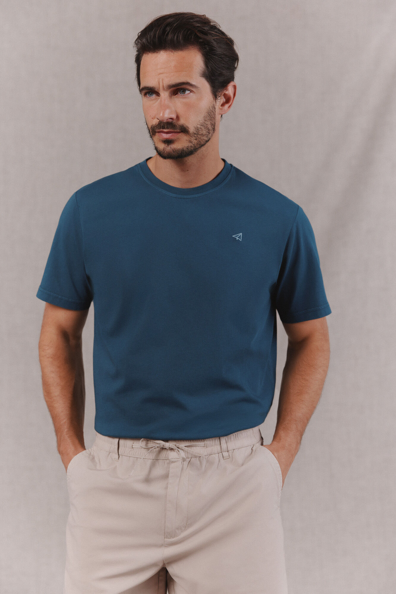 OOTO Camiseta b&aacute;sica lavada con bordado avi&oacute;n