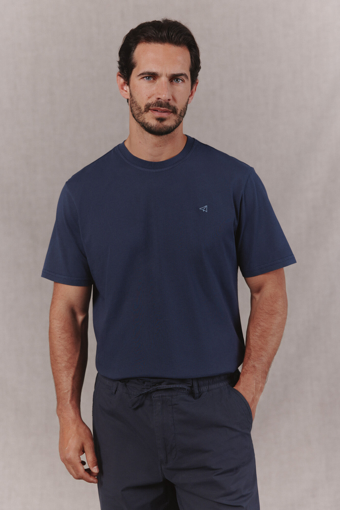 OOTO Camiseta b&aacute;sica lavada con bordado avi&oacute;n