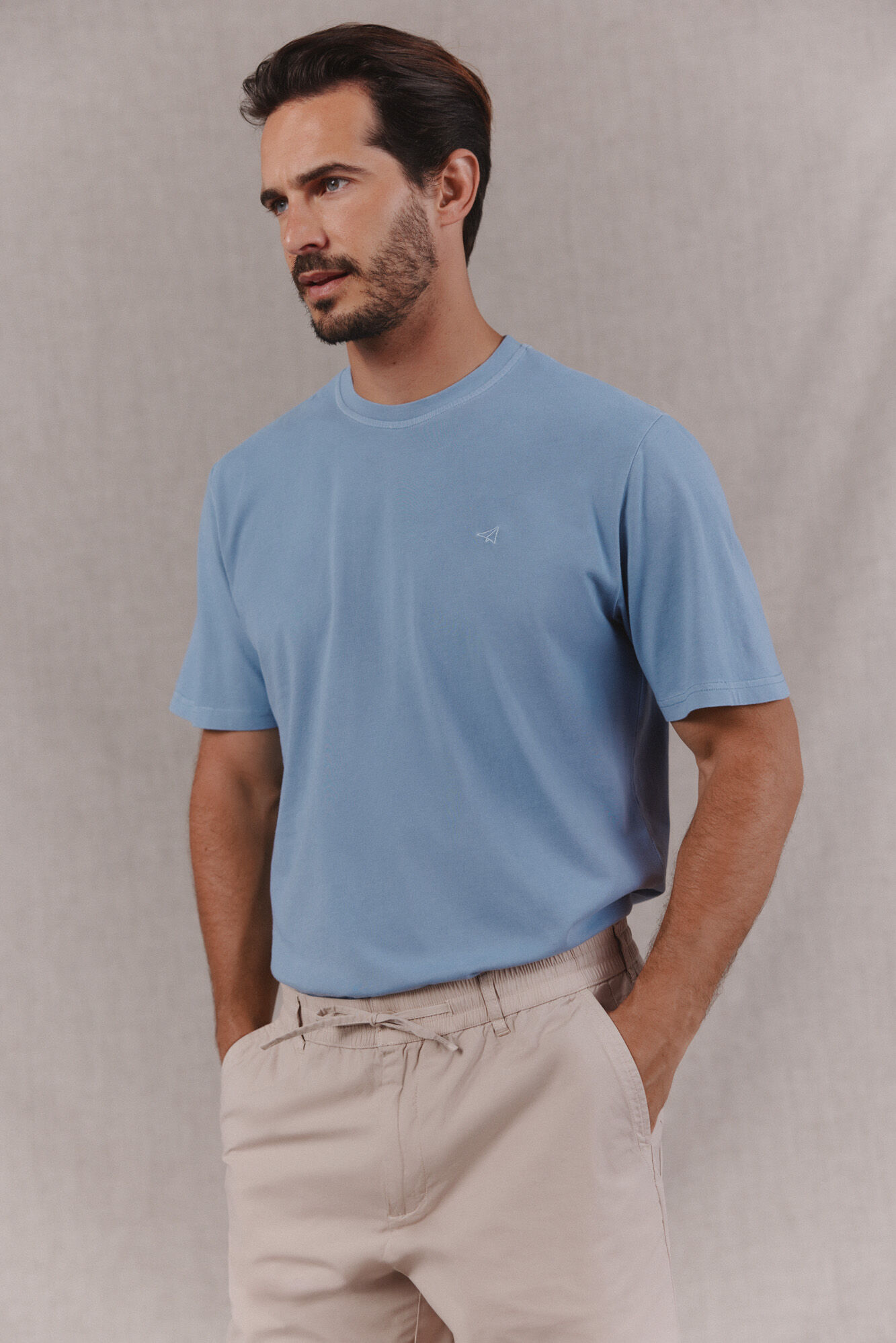 OOTO Camiseta b&aacute;sica lavada con bordado avi&oacute;n