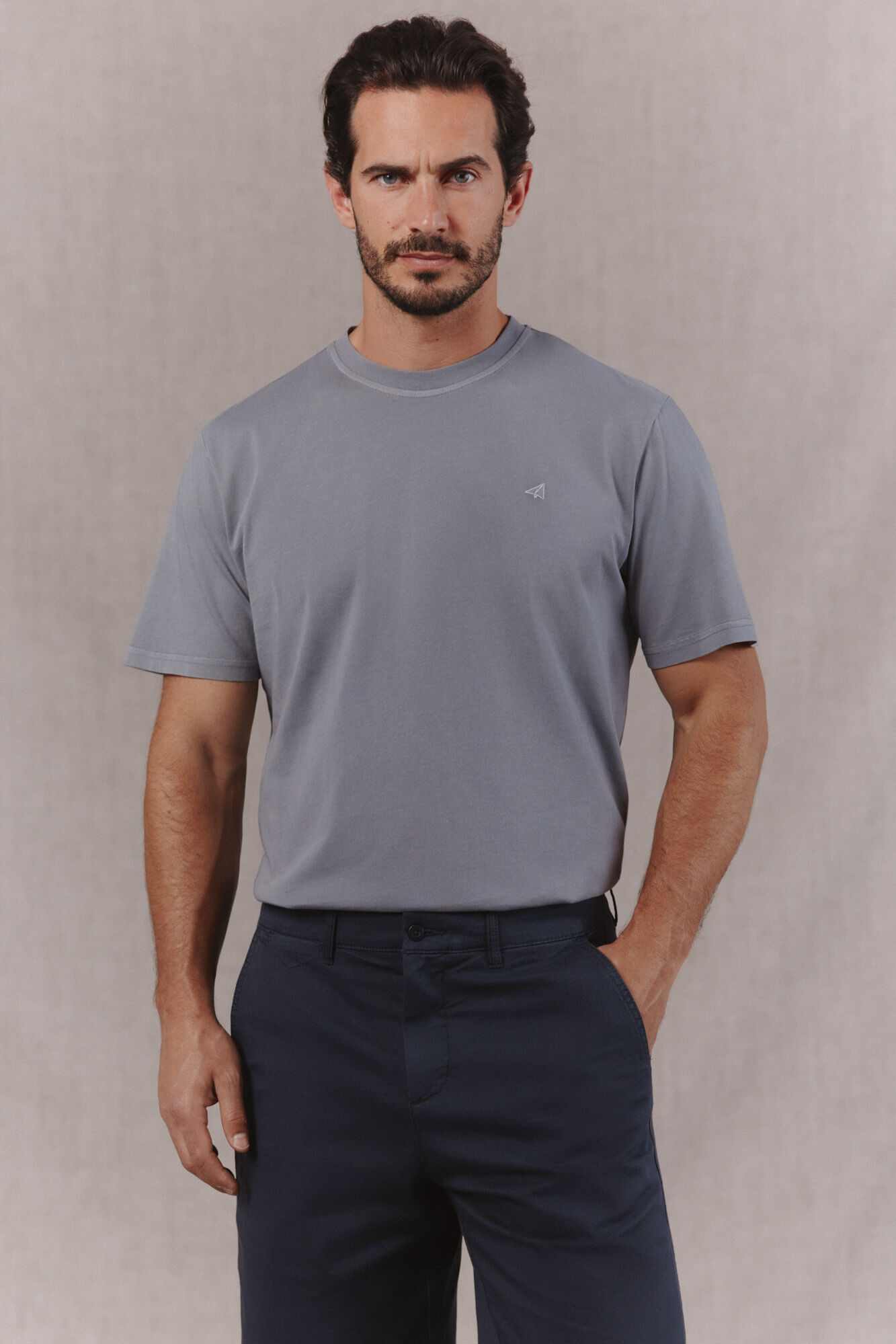 OOTO Camiseta b&aacute;sica lavada con bordado avi&oacute;n
