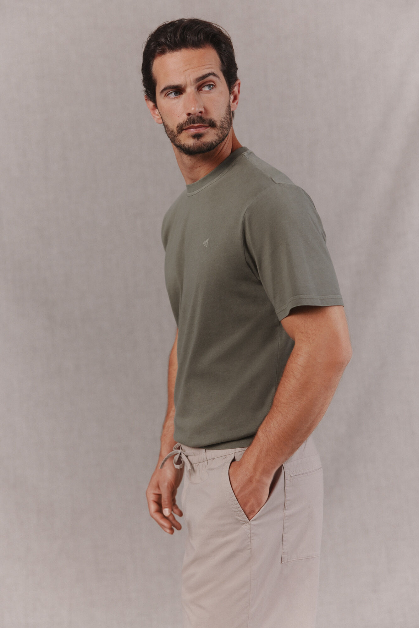OOTO Camiseta b&aacute;sica lavada con bordado avi&oacute;n